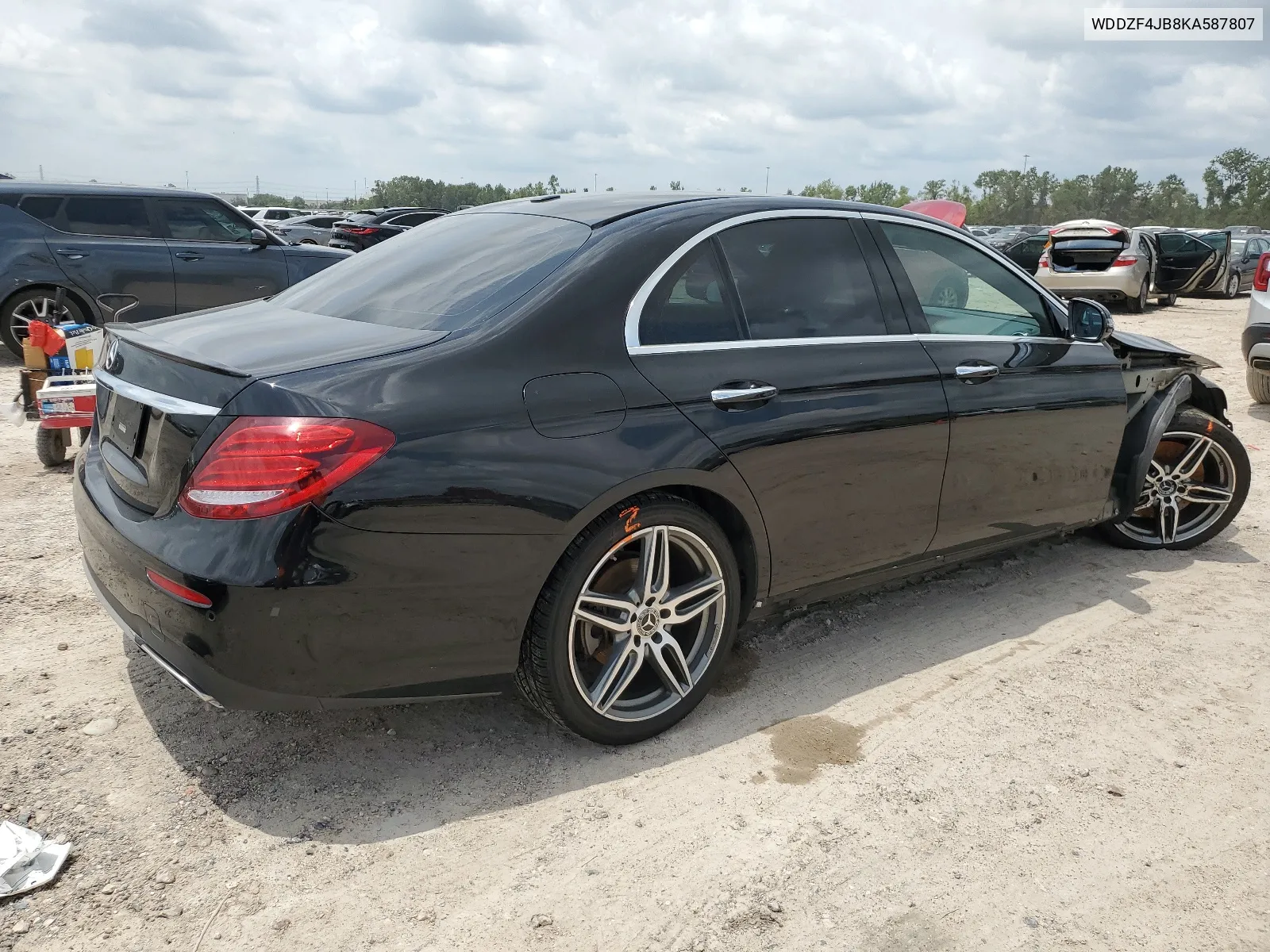 2019 Mercedes-Benz E 300 VIN: WDDZF4JB8KA587807 Lot: 64068584