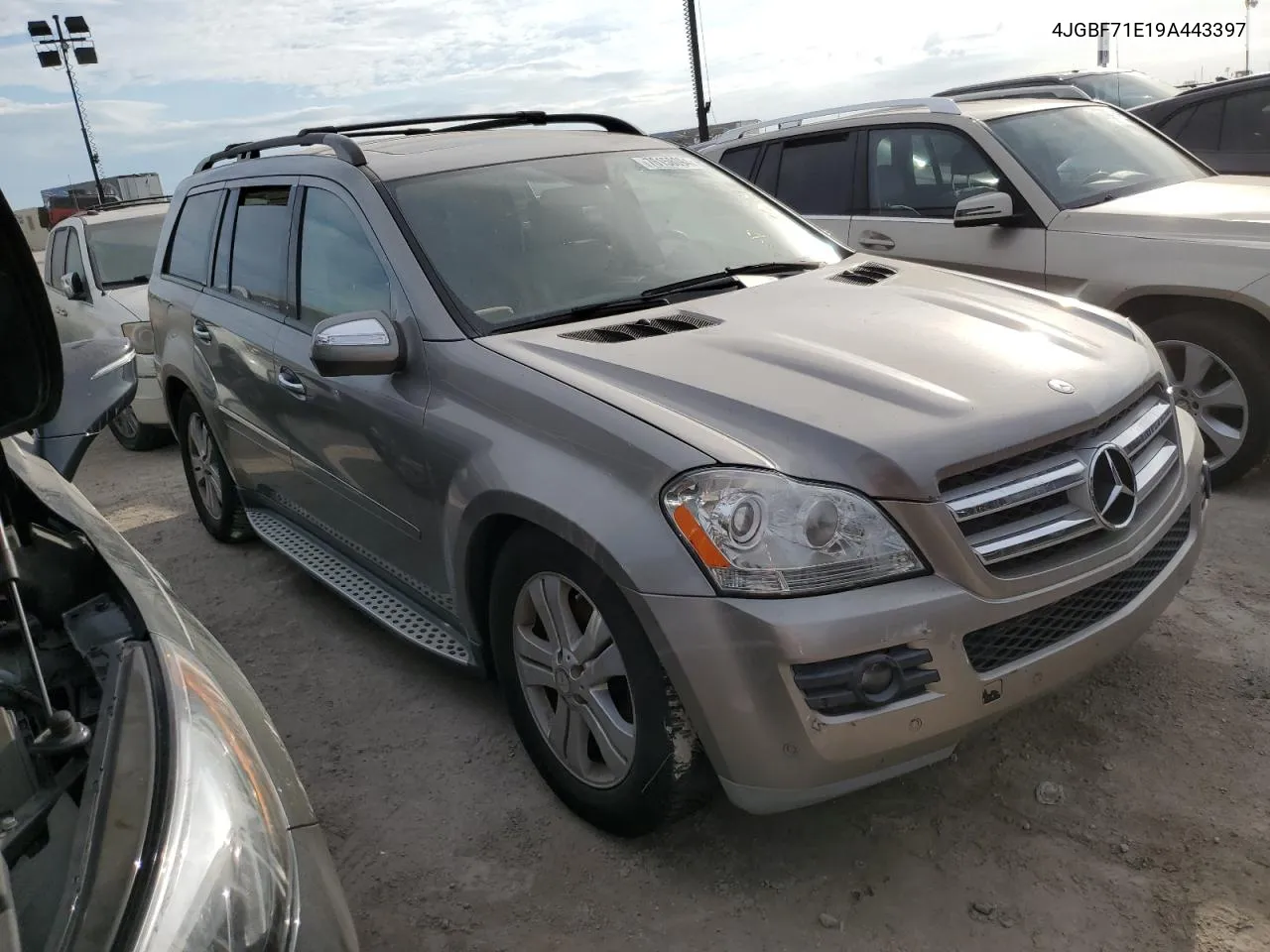 2009 Mercedes-Benz Gl 450 4Matic VIN: 4JGBF71E19A443397 Lot: 76158094