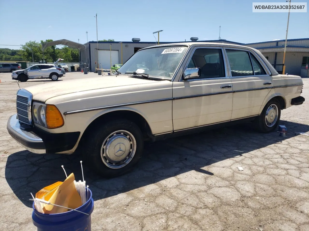 1982 Mercedes-Benz 240 D VIN: WDBAB23A3CB352687 Lot: 60097204