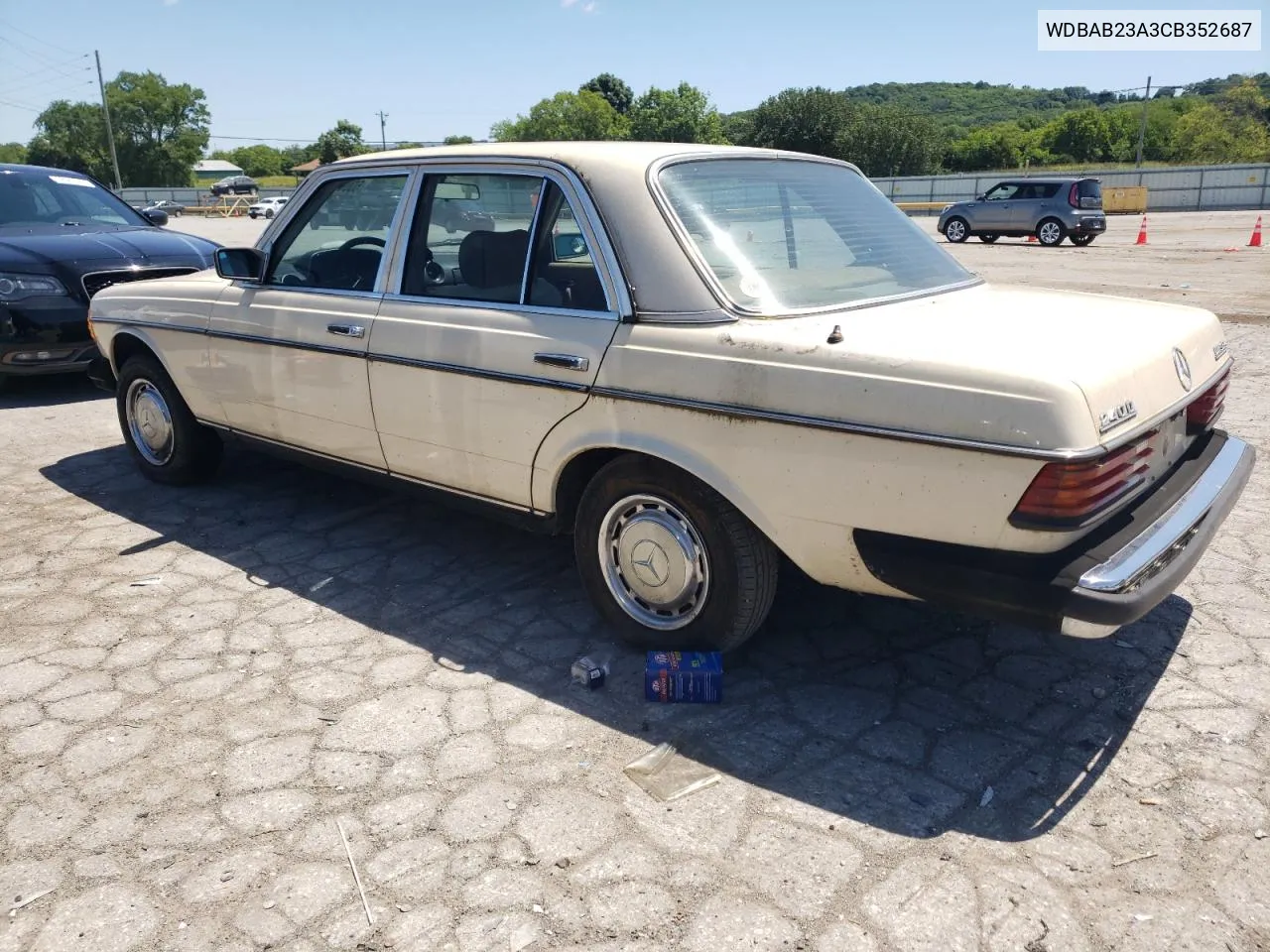 1982 Mercedes-Benz 240 D VIN: WDBAB23A3CB352687 Lot: 60097204