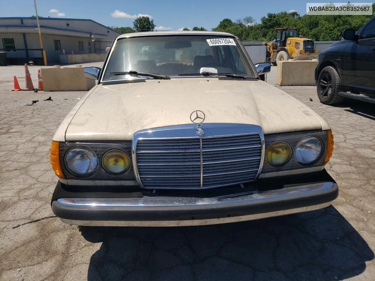 1982 Mercedes-Benz 240 D VIN: WDBAB23A3CB352687 Lot: 60097204