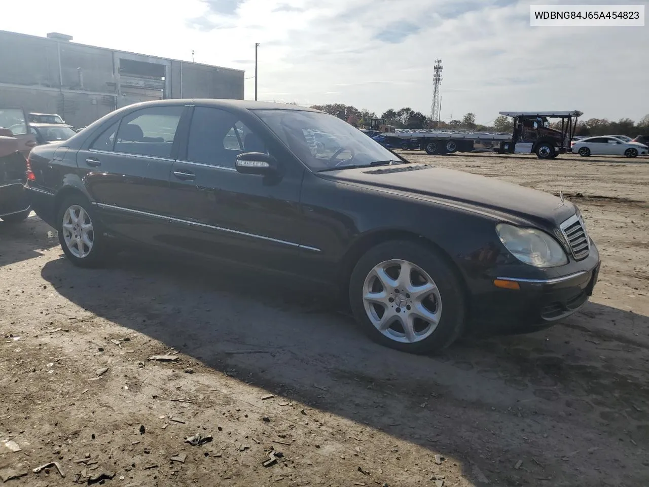 2005 Mercedes-Benz S 500 4Matic VIN: WDBNG84J65A454823 Lot: 79057294