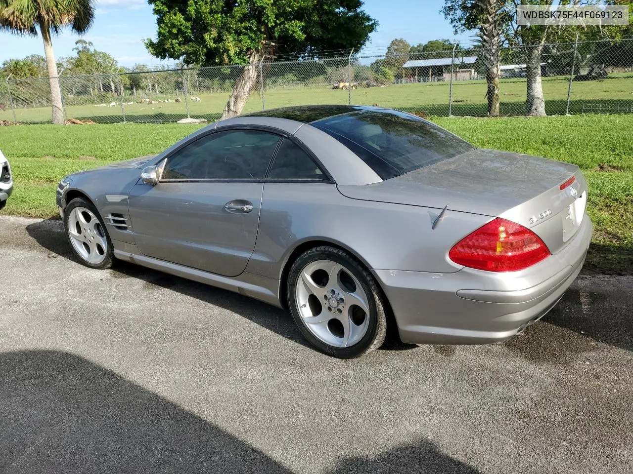 2004 Mercedes-Benz Sl 500 VIN: WDBSK75F44F069123 Lot: 74620174