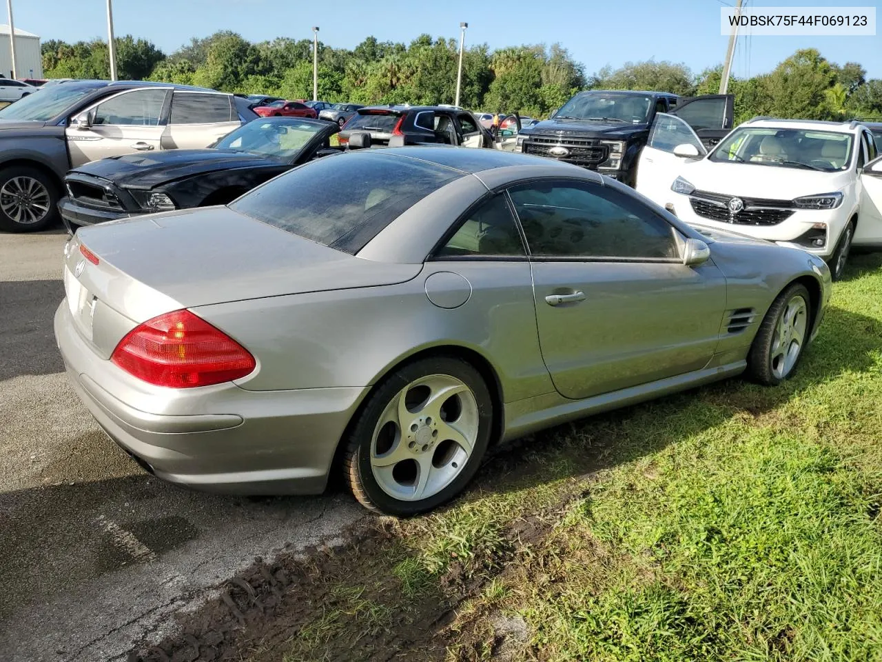 2004 Mercedes-Benz Sl 500 VIN: WDBSK75F44F069123 Lot: 74620174