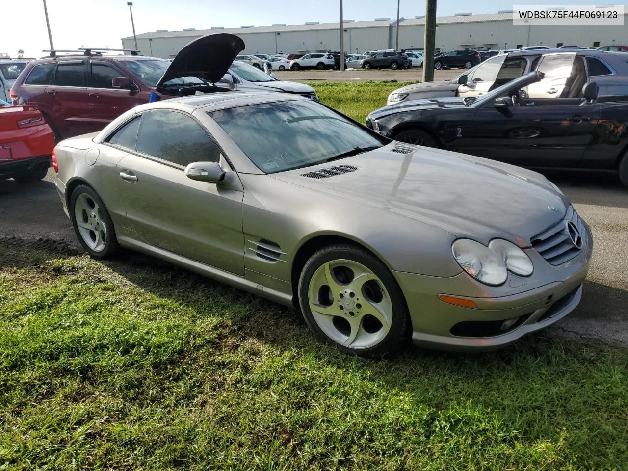 2004 Mercedes-Benz Sl 500 VIN: WDBSK75F44F069123 Lot: 74620174