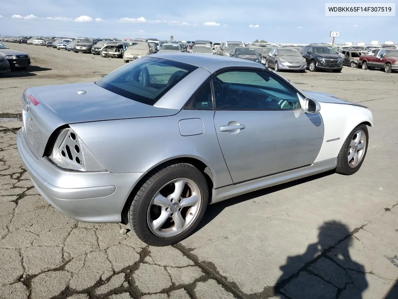 2004 Mercedes-Benz Slk 320 VIN: WDBKK65F14F307519 Lot: 72282434