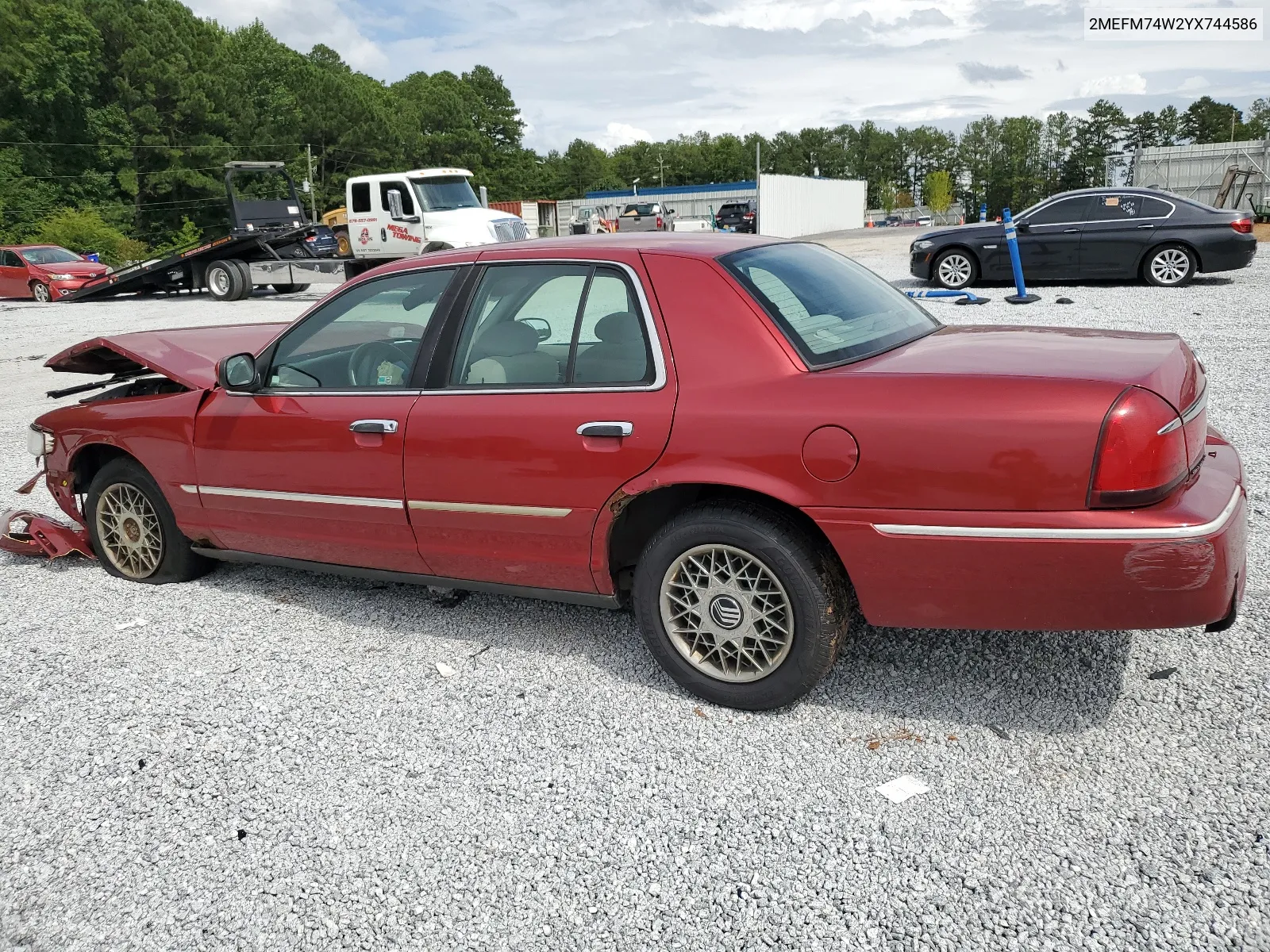 2000 Mercury Grand Marquis Gs VIN: 2MEFM74W2YX744586 Lot: 64087064