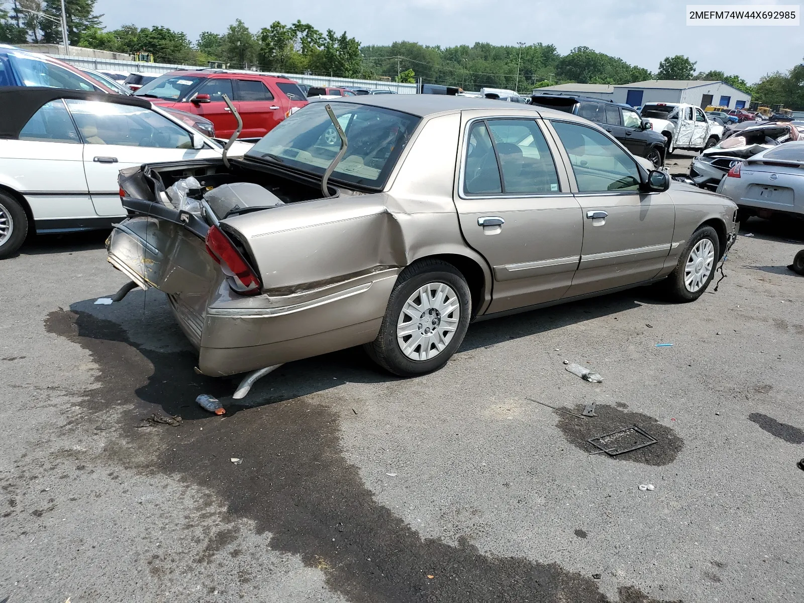 2004 Mercury Grand Marquis Gs VIN: 2MEFM74W44X692985 Lot: 74241423