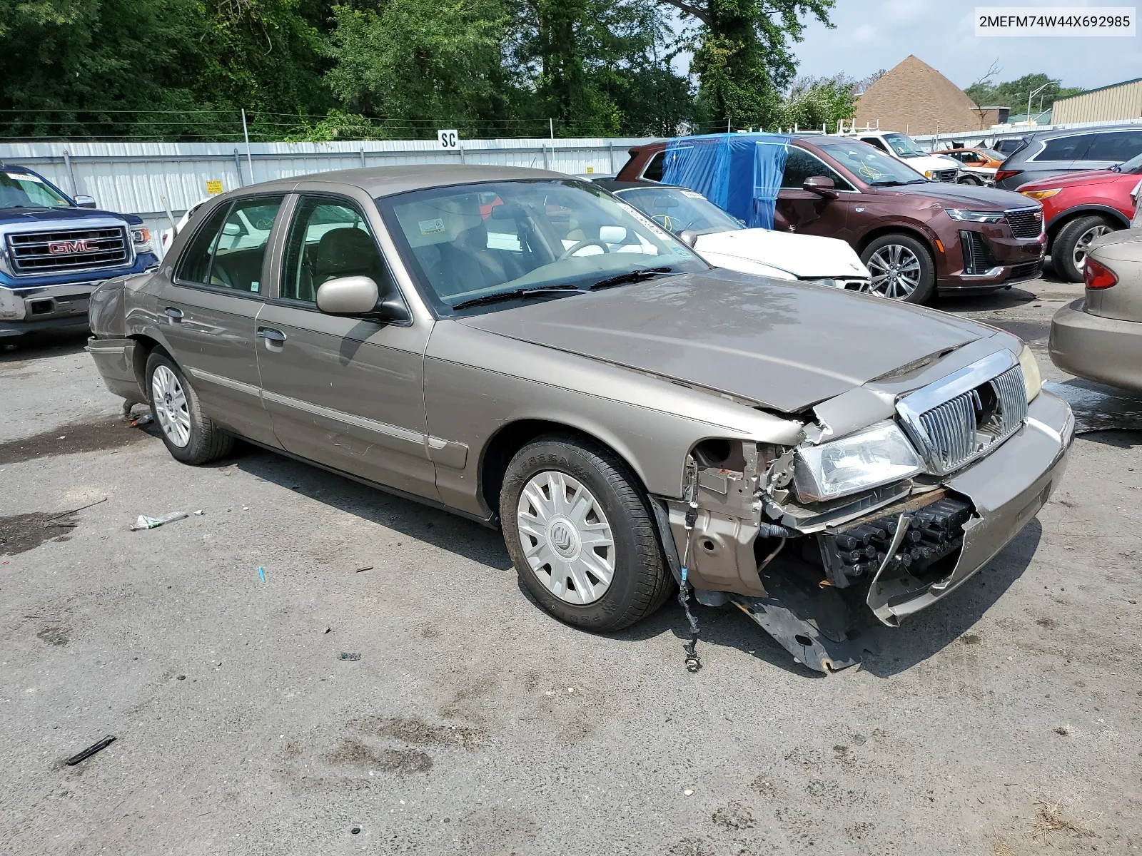 2004 Mercury Grand Marquis Gs VIN: 2MEFM74W44X692985 Lot: 74241423