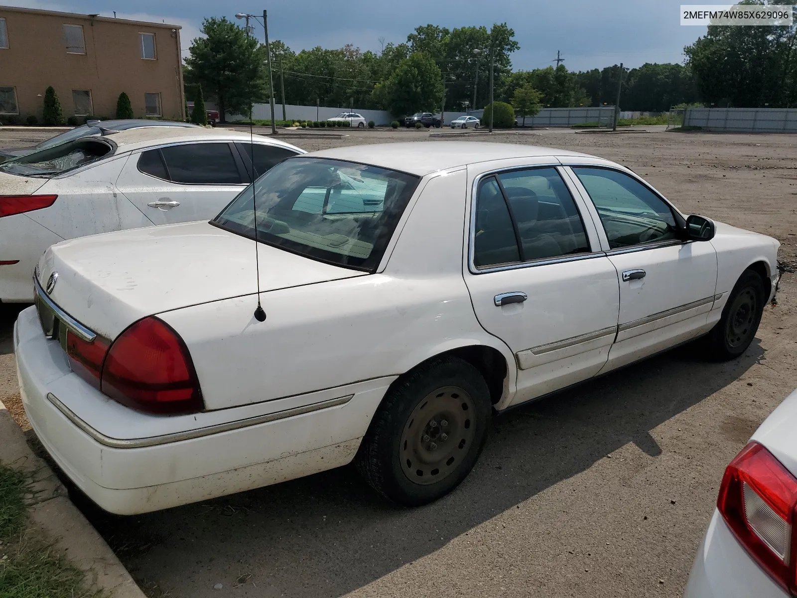 2005 Mercury Grand Marquis Gs VIN: 2MEFM74W85X629096 Lot: 65990714