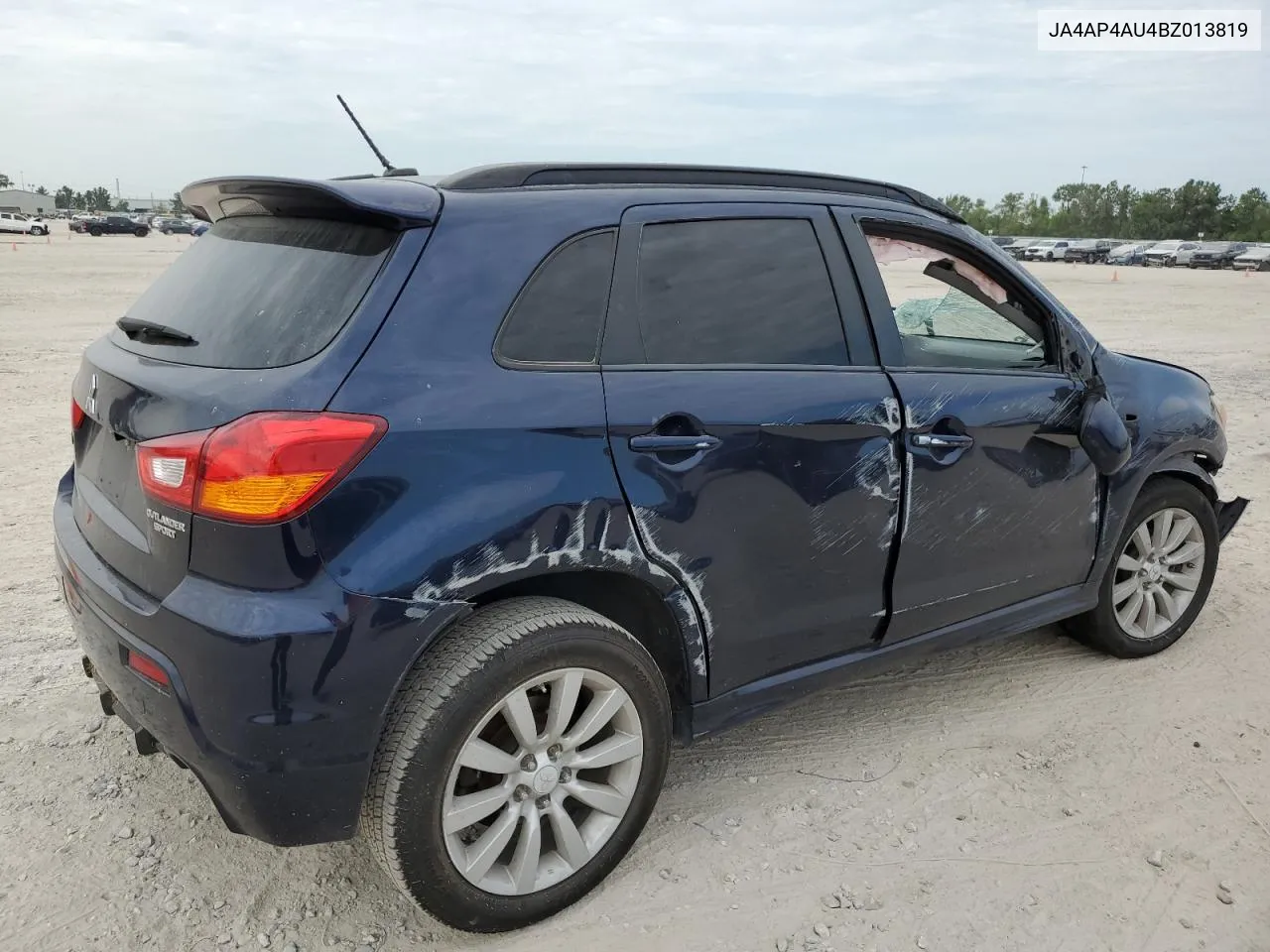 JA4AP4AU4BZ013819 2011 Mitsubishi Outlander Sport Se