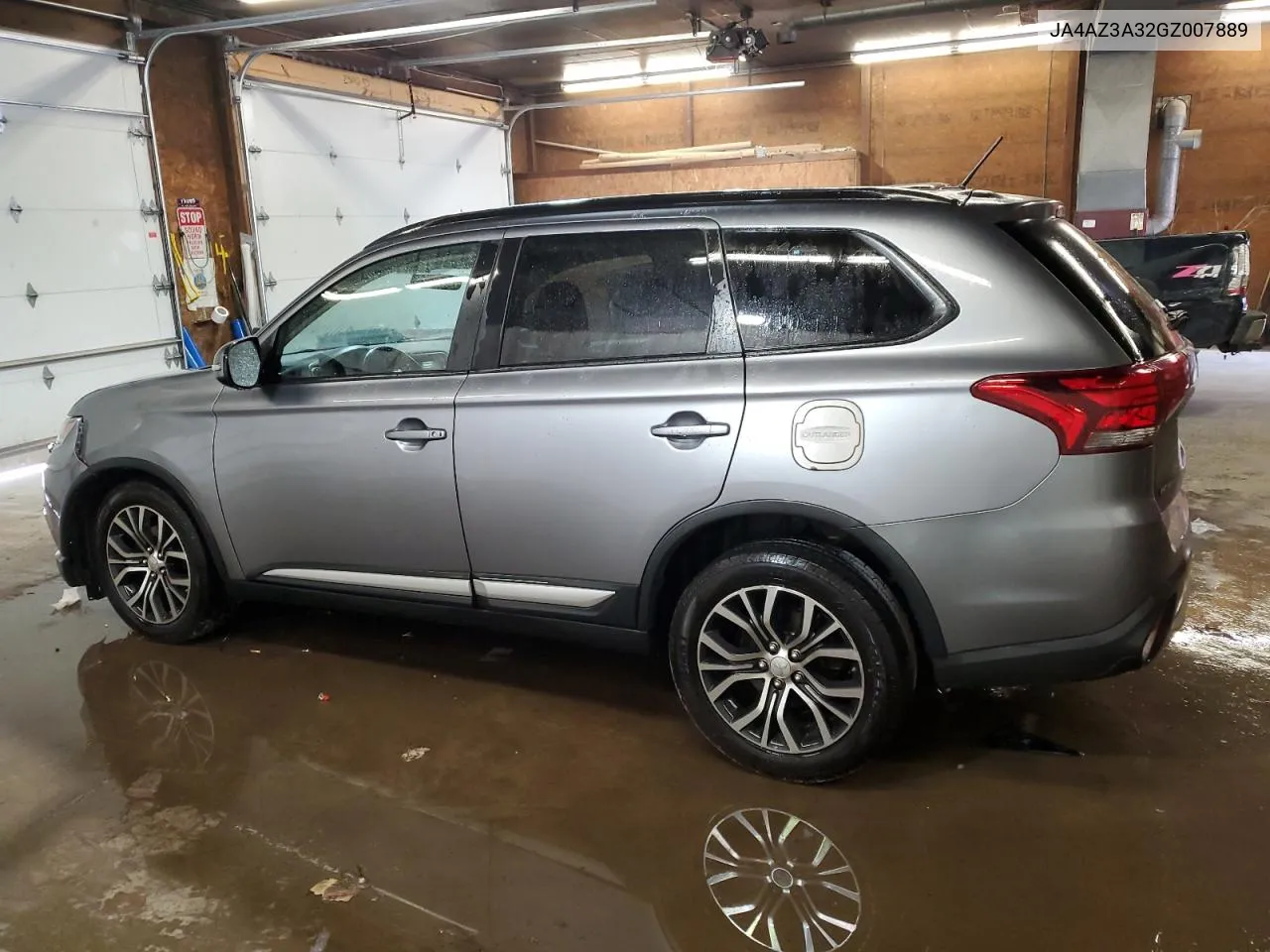 JA4AZ3A32GZ007889 2016 Mitsubishi Outlander Se