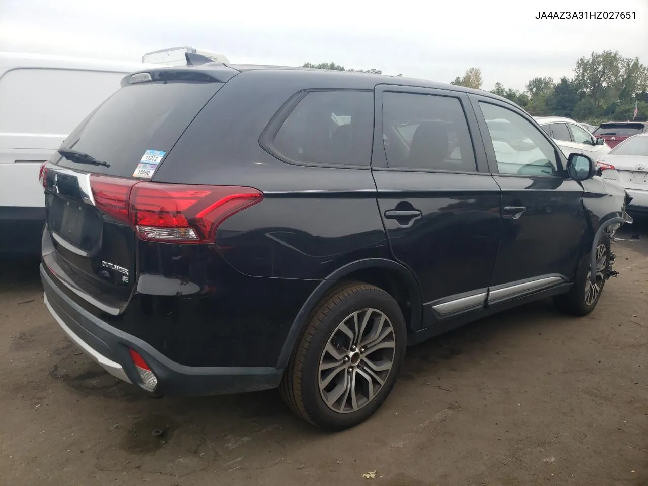 JA4AZ3A31HZ027651 2017 Mitsubishi Outlander Se