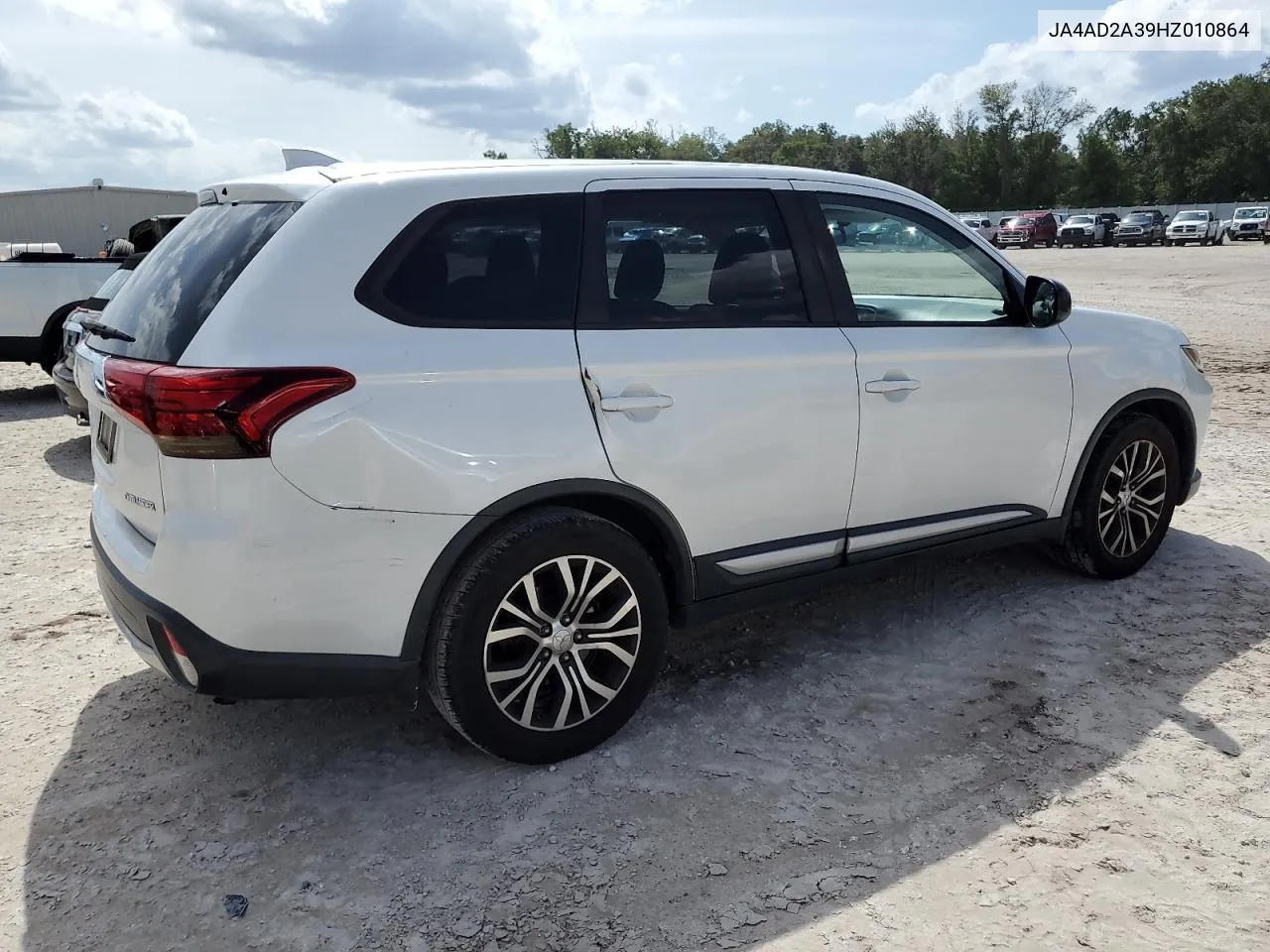 JA4AD2A39HZ010864 2017 Mitsubishi Outlander Es