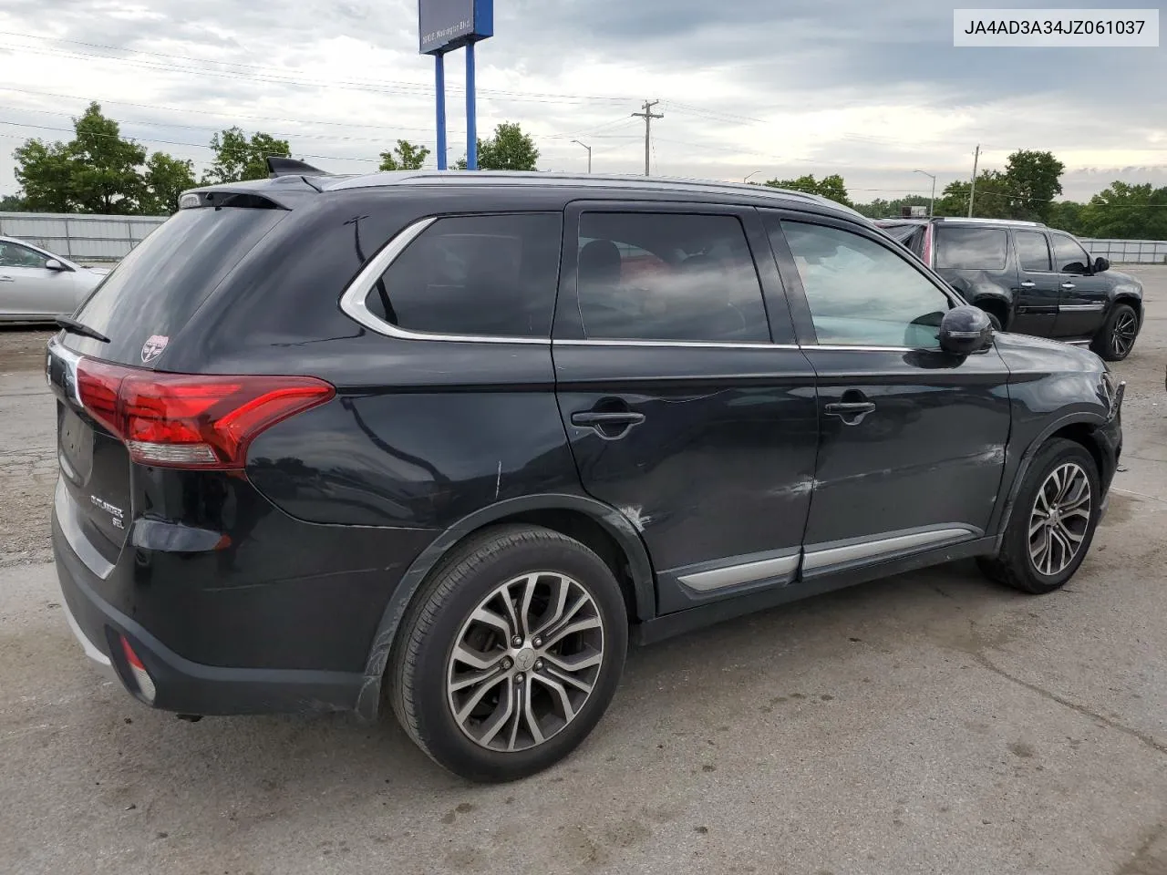 JA4AD3A34JZ061037 2018 Mitsubishi Outlander Se