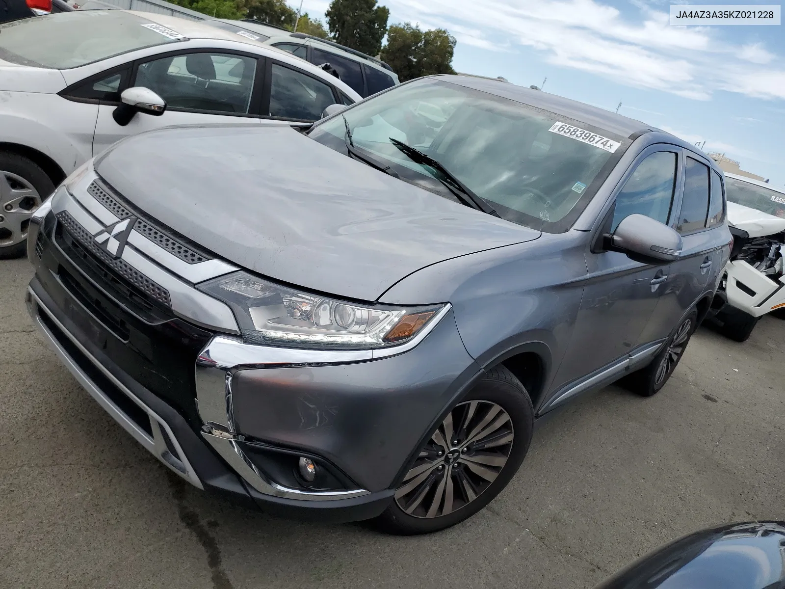 JA4AZ3A35KZ021228 2019 Mitsubishi Outlander Se