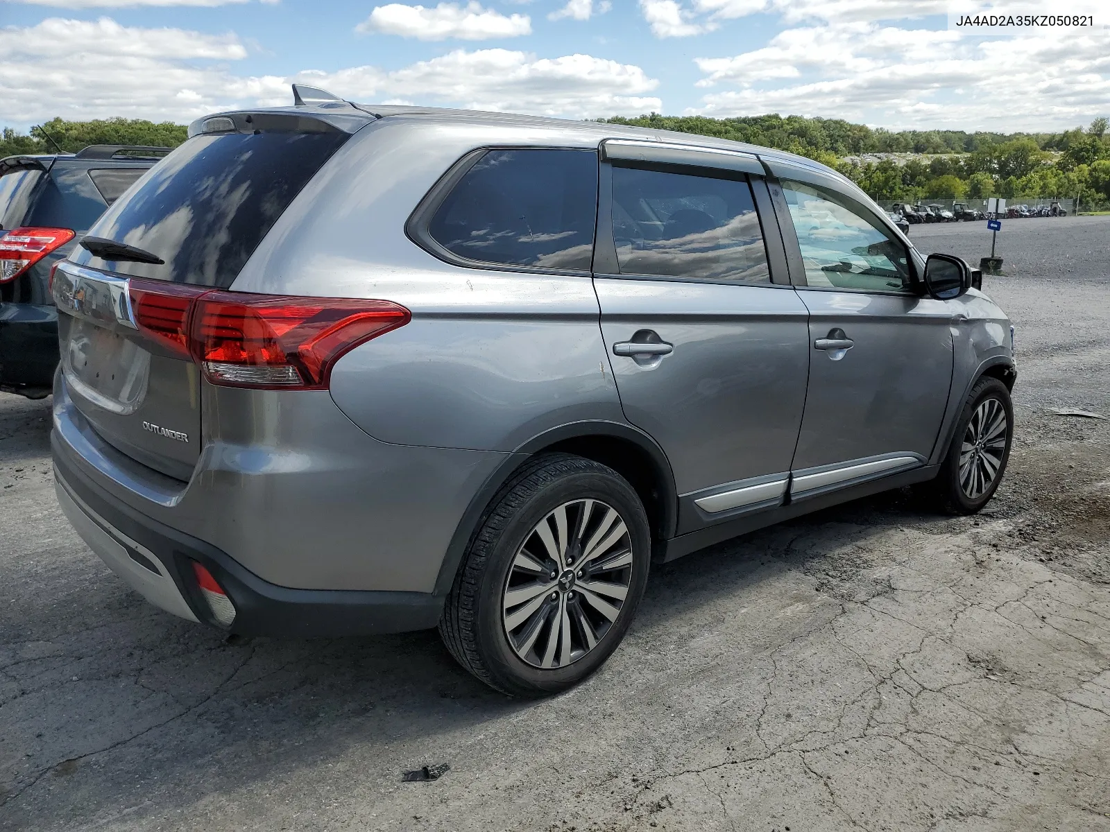 JA4AD2A35KZ050821 2019 Mitsubishi Outlander Es