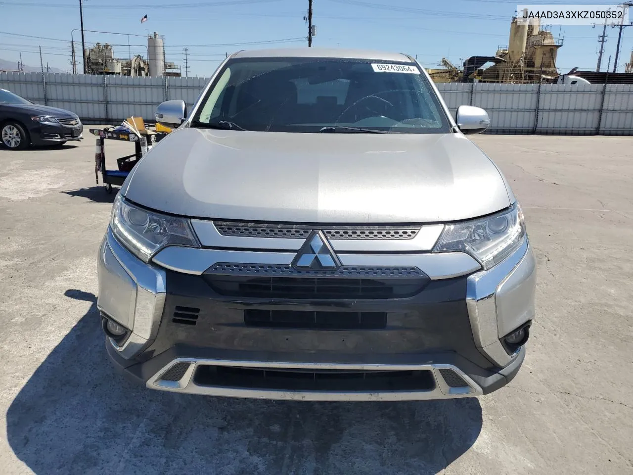 JA4AD3A3XKZ050352 2019 Mitsubishi Outlander Se