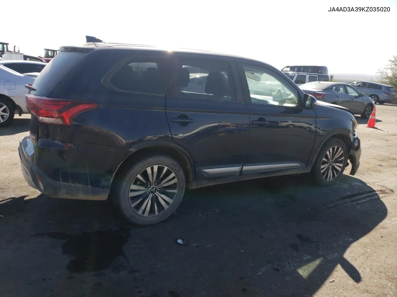 JA4AD3A39KZ035020 2019 Mitsubishi Outlander Se