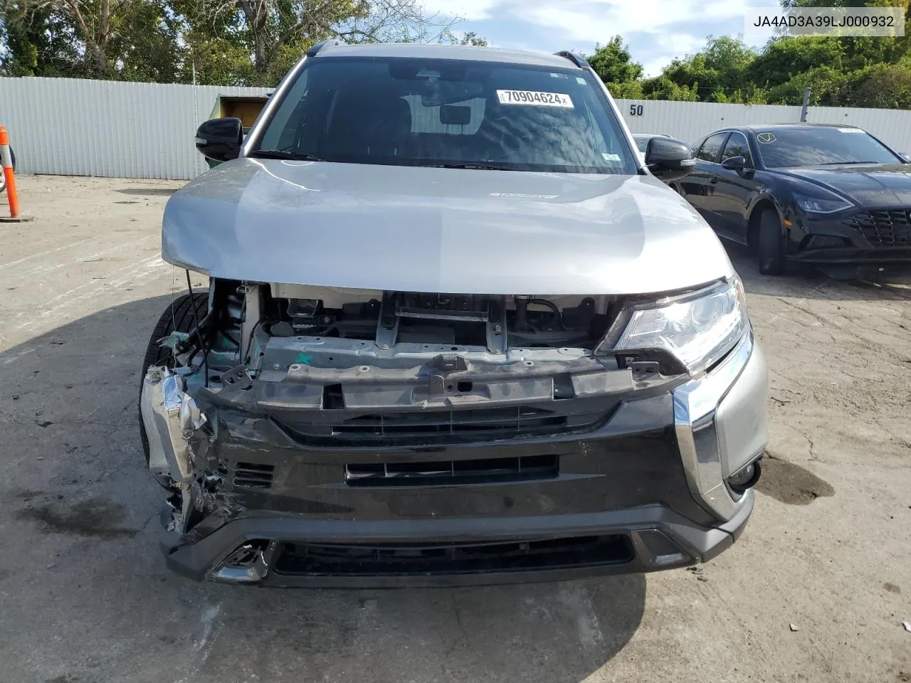 JA4AD3A39LJ000932 2020 Mitsubishi Outlander Se