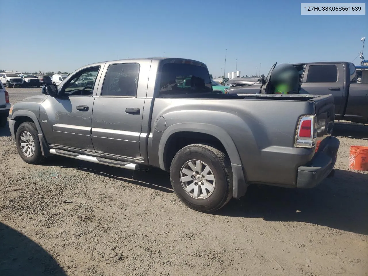 2006 Mitsubishi Raider Durocross VIN: 1Z7HC38K06S561639 Lot: 73588054