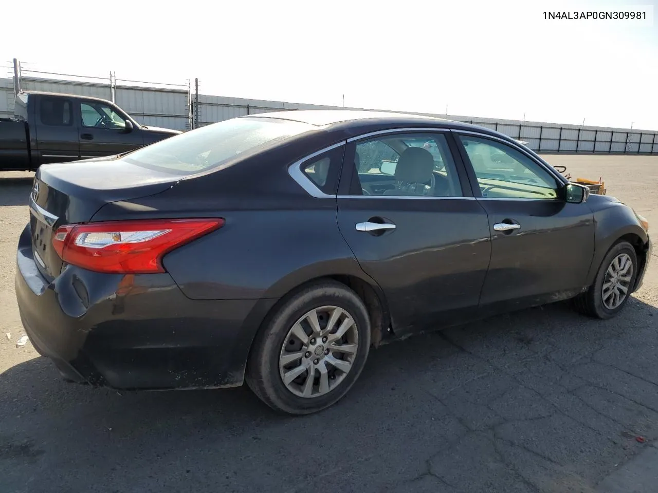 1N4AL3AP0GN309981 2016 Nissan Altima 2.5