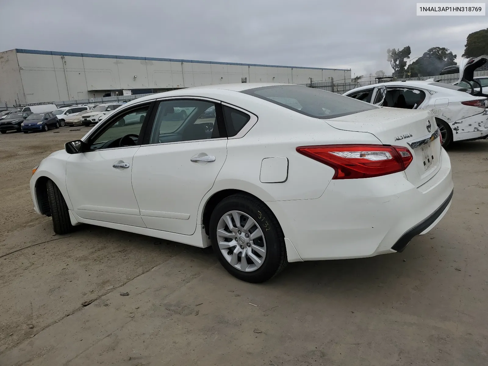 1N4AL3AP1HN318769 2017 Nissan Altima 2.5