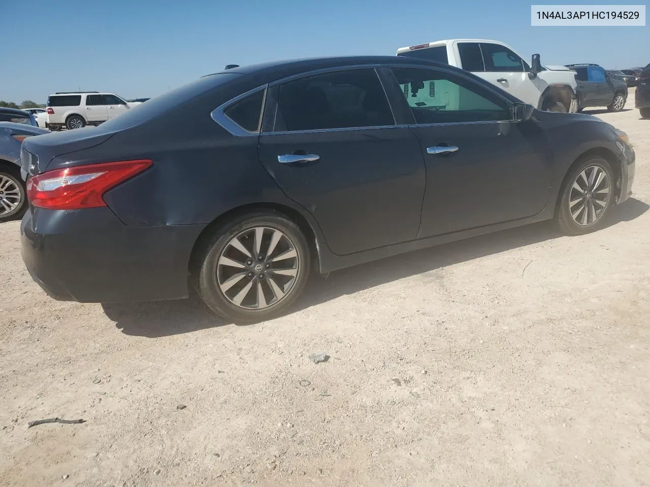 2017 Nissan Altima 2.5 VIN: 1N4AL3AP1HC194529 Lot: 70823894