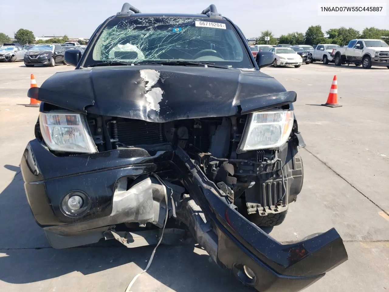 1N6AD07W55C445887 2005 Nissan Frontier Crew Cab Le