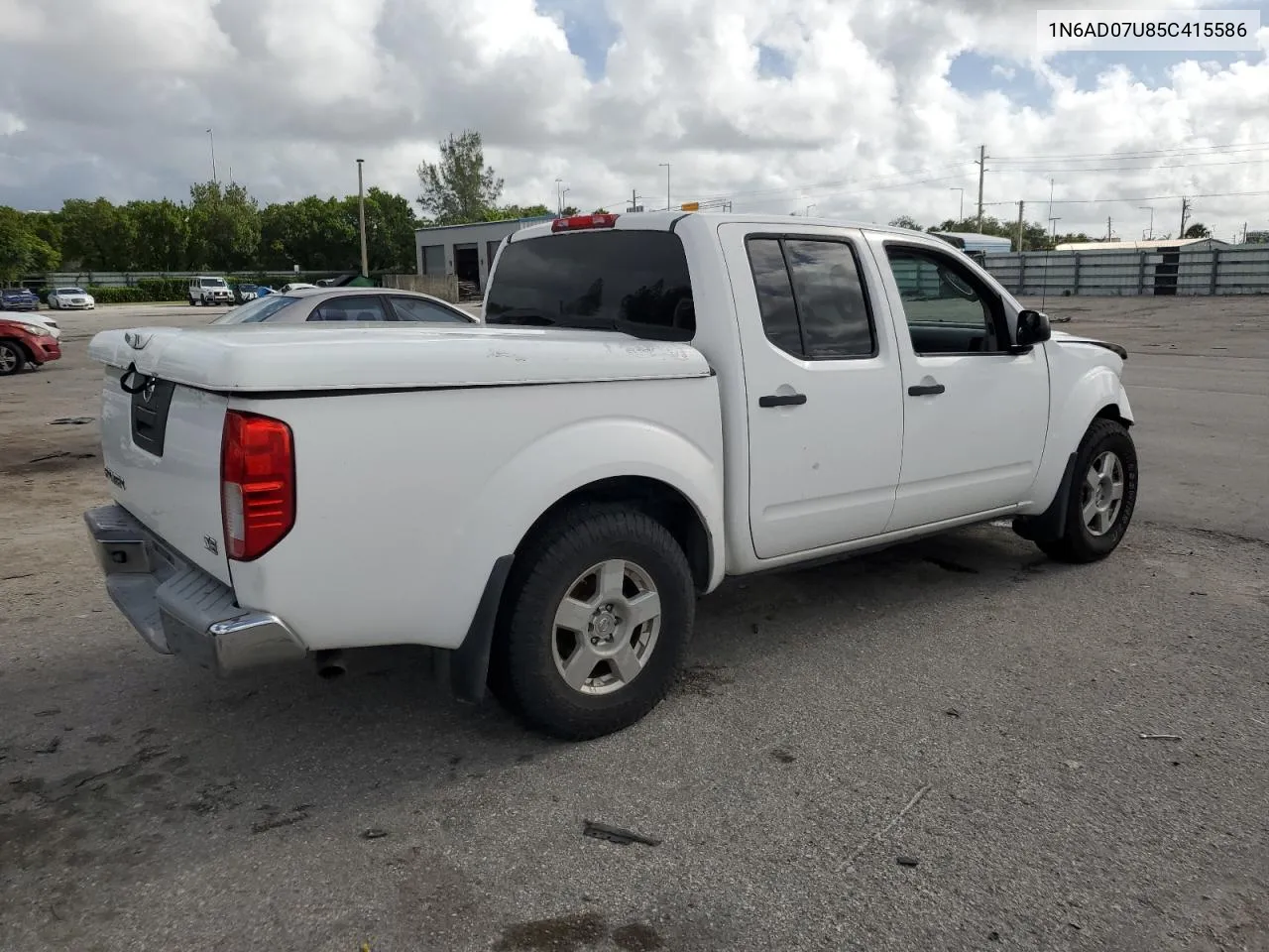 1N6AD07U85C415586 2005 Nissan Frontier Crew Cab Le