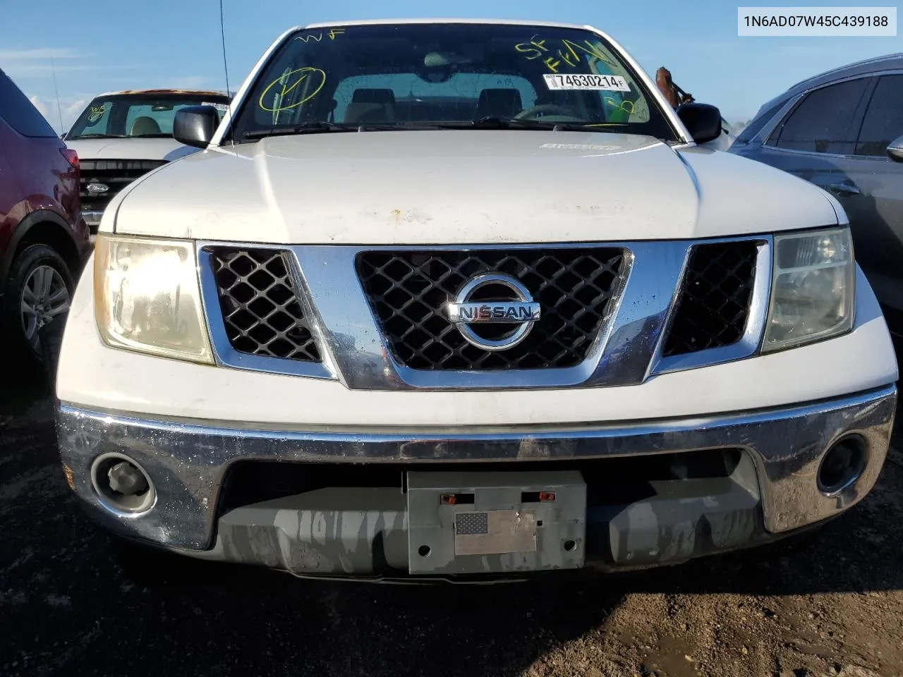 2005 Nissan Frontier Crew Cab Le VIN: 1N6AD07W45C439188 Lot: 74630214