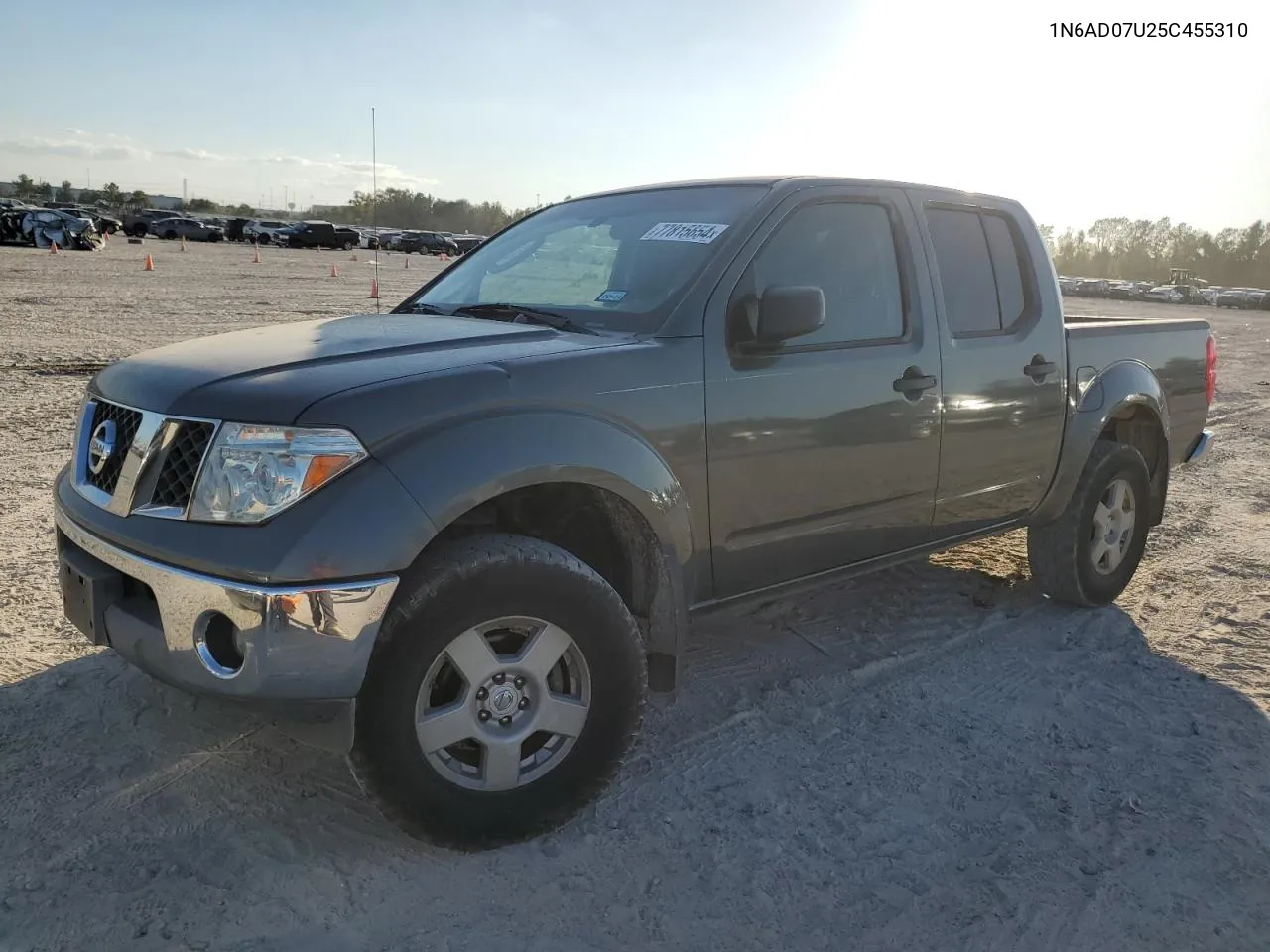 2005 Nissan Frontier Crew Cab Le VIN: 1N6AD07U25C455310 Lot: 77815654