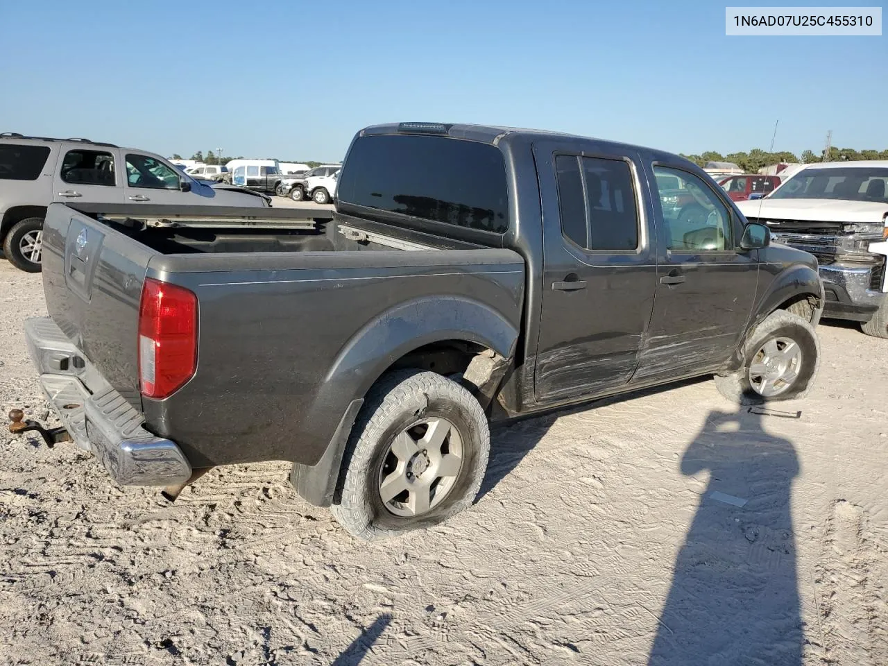 2005 Nissan Frontier Crew Cab Le VIN: 1N6AD07U25C455310 Lot: 77815654