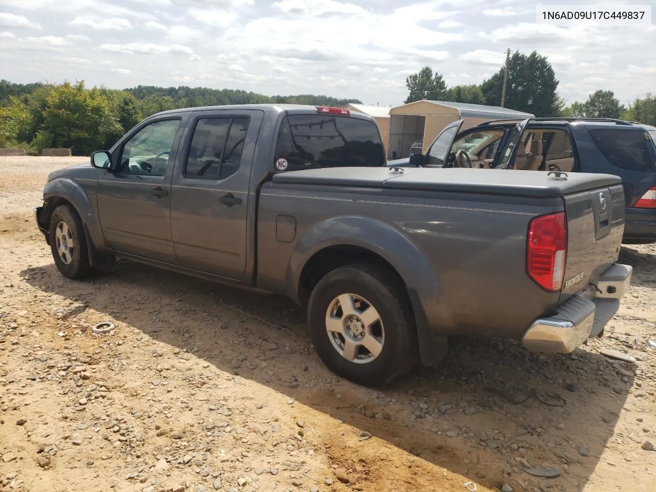 2007 Nissan Frontier Crew Cab Le VIN: 1N6AD09U17C449837 Lot: 68437044