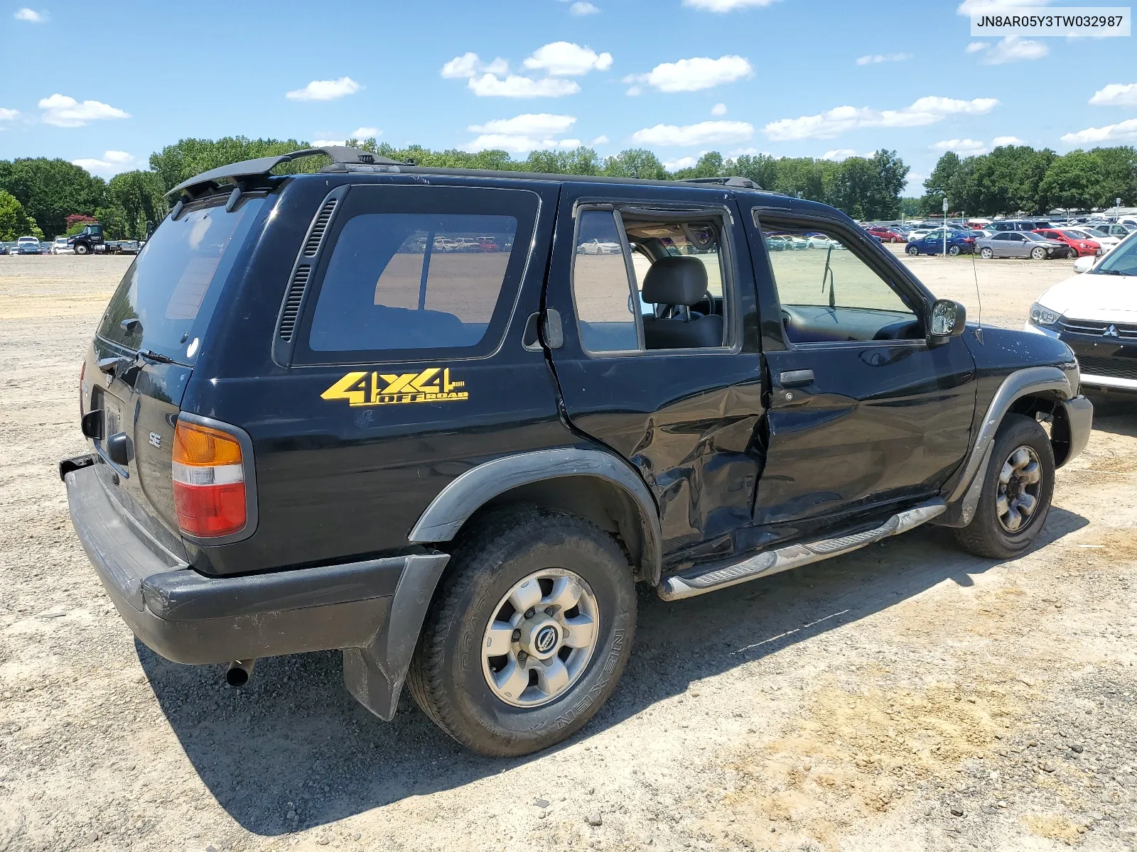 1996 Nissan Pathfinder Le VIN: JN8AR05Y3TW032987 Lot: 64073234