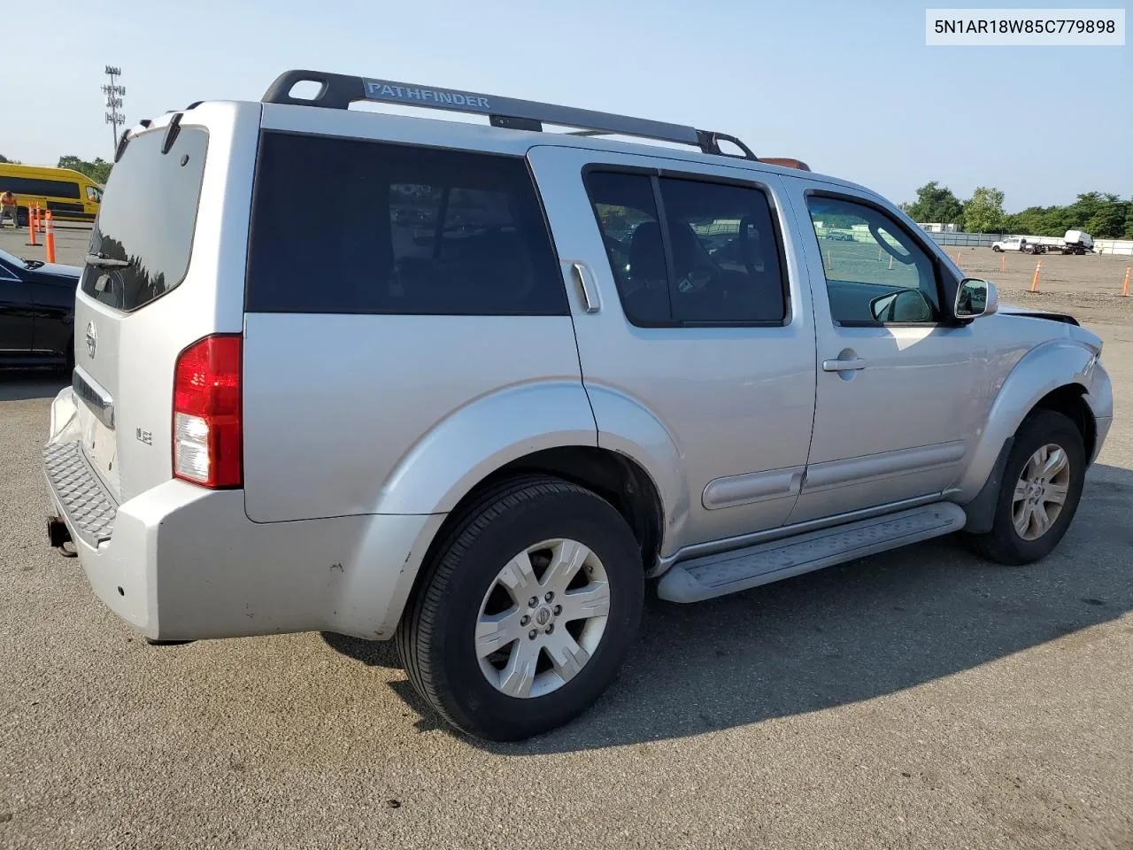 2005 Nissan Pathfinder Le VIN: 5N1AR18W85C779898 Lot: 66861454