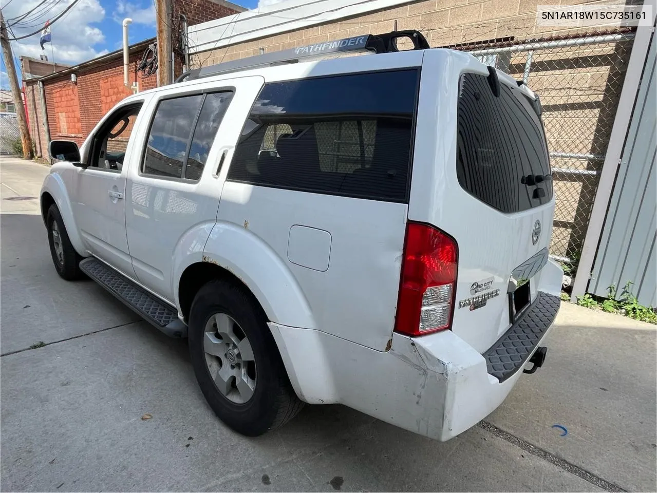 2005 Nissan Pathfinder VIN: 5N1AR18W15C735161 Lot: 71135154