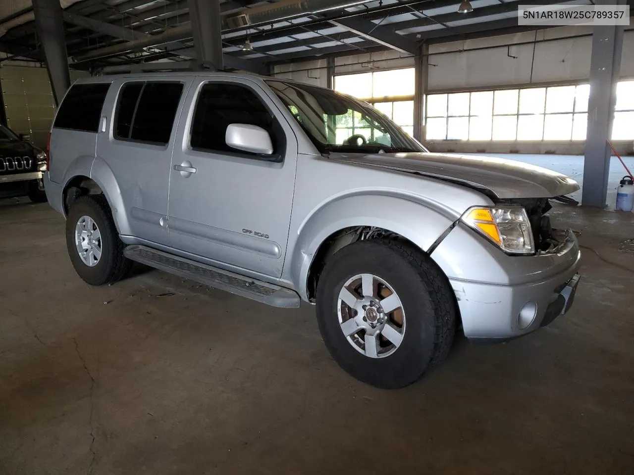 2005 Nissan Pathfinder Le VIN: 5N1AR18W25C789357 Lot: 73711114