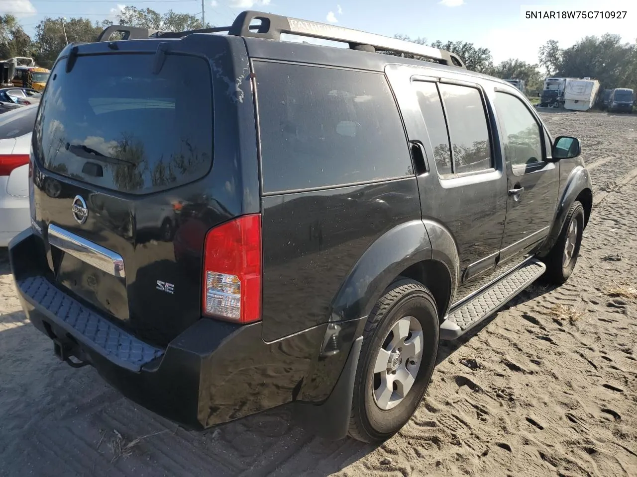 2005 Nissan Pathfinder Le VIN: 5N1AR18W75C710927 Lot: 74150324