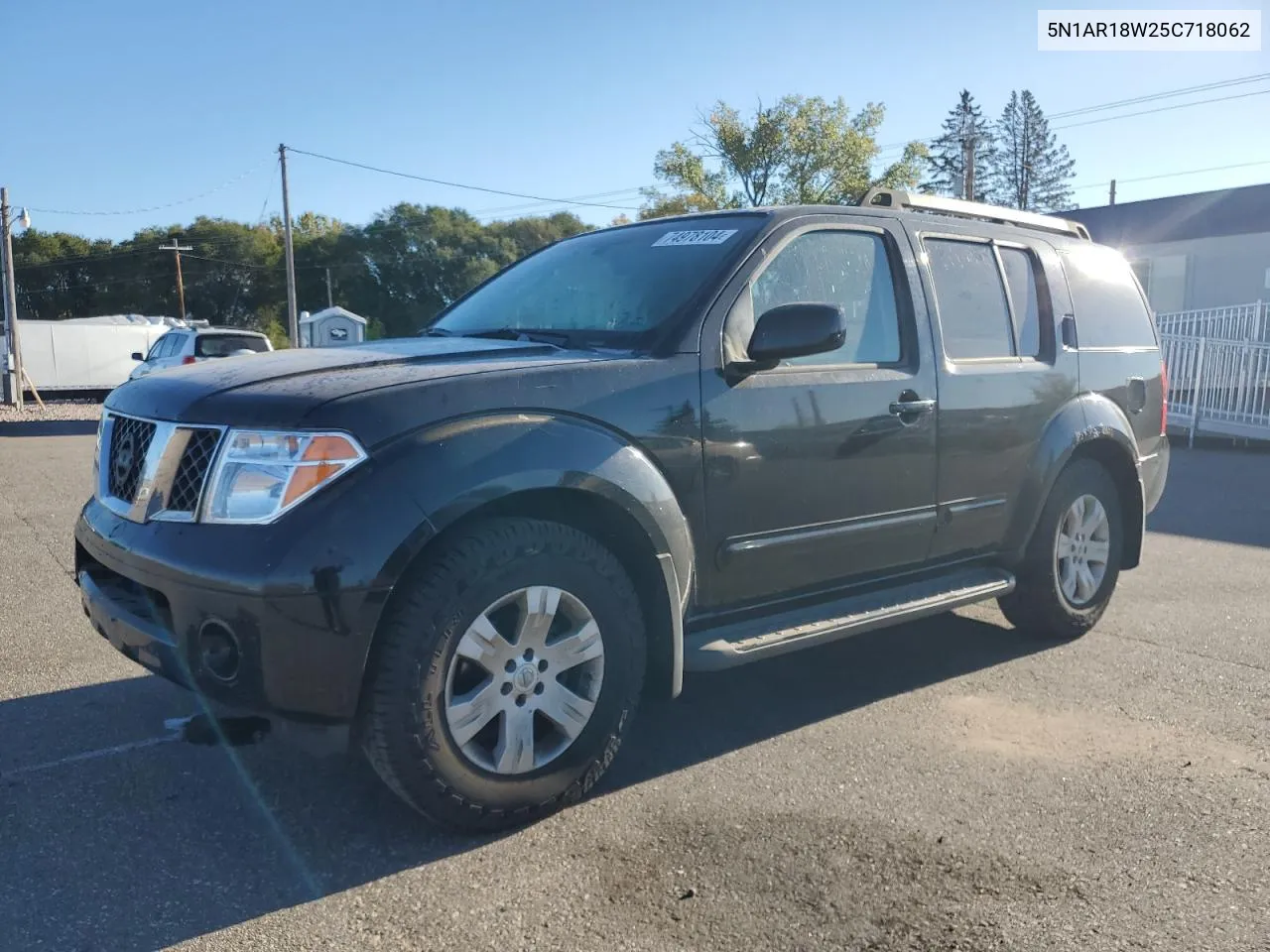 2005 Nissan Pathfinder Le VIN: 5N1AR18W25C718062 Lot: 74978104