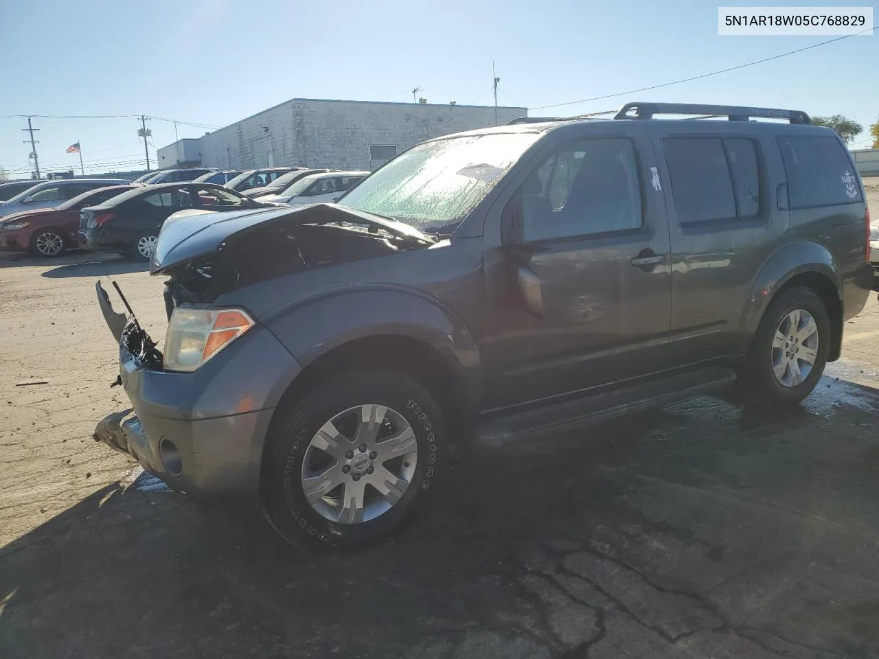 2005 Nissan Pathfinder Le VIN: 5N1AR18W05C768829 Lot: 76410454