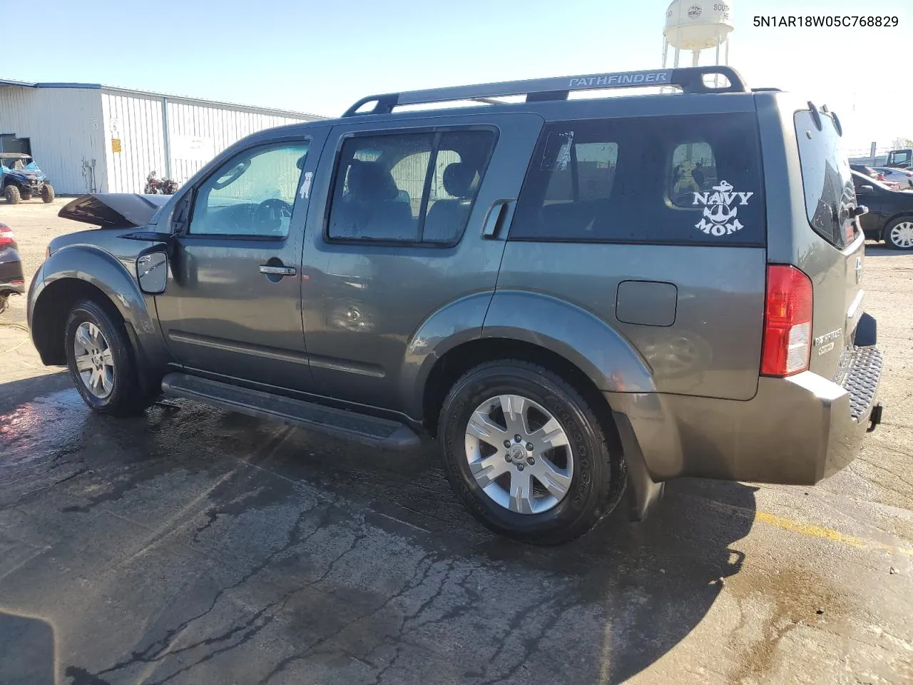 2005 Nissan Pathfinder Le VIN: 5N1AR18W05C768829 Lot: 76410454