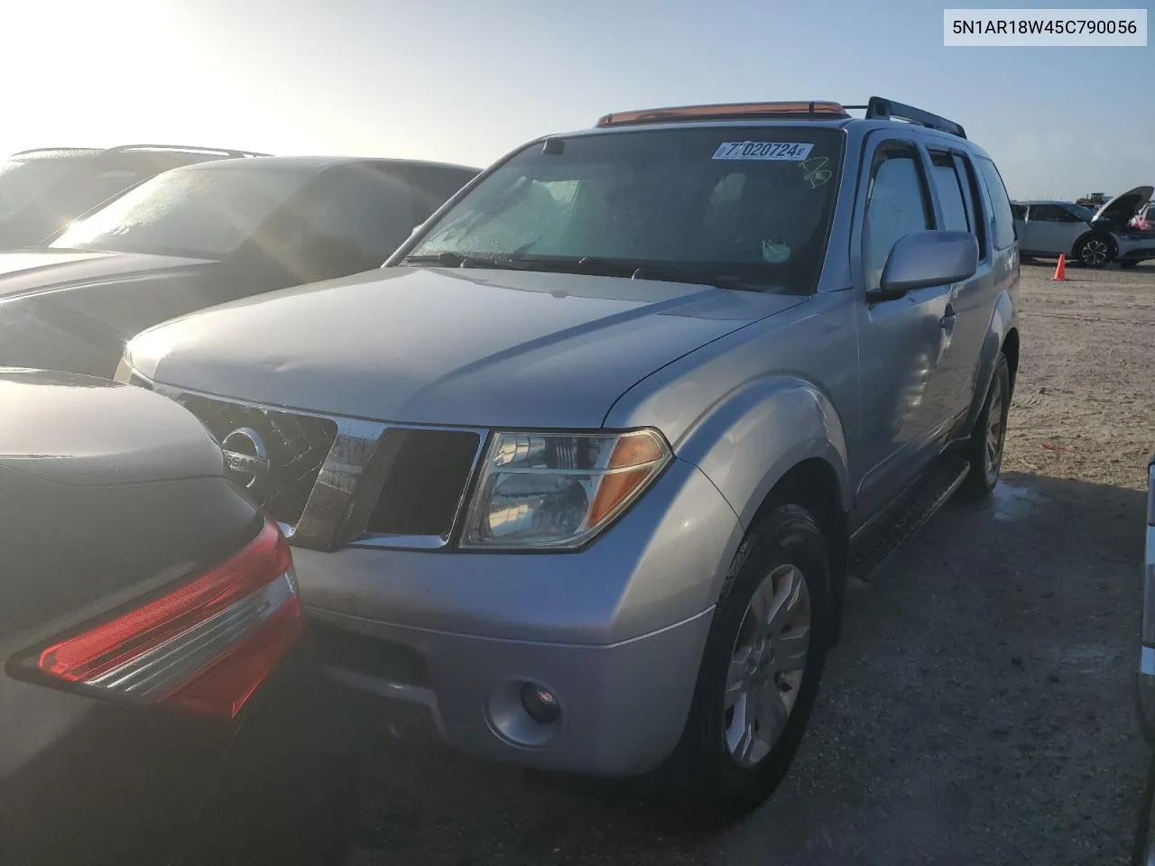 2005 Nissan Pathfinder Le VIN: 5N1AR18W45C790056 Lot: 77020724