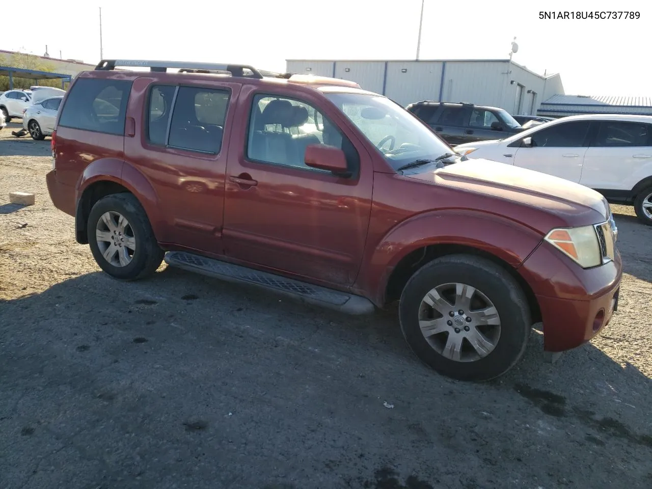 2005 Nissan Pathfinder Le VIN: 5N1AR18U45C737789 Lot: 77500824