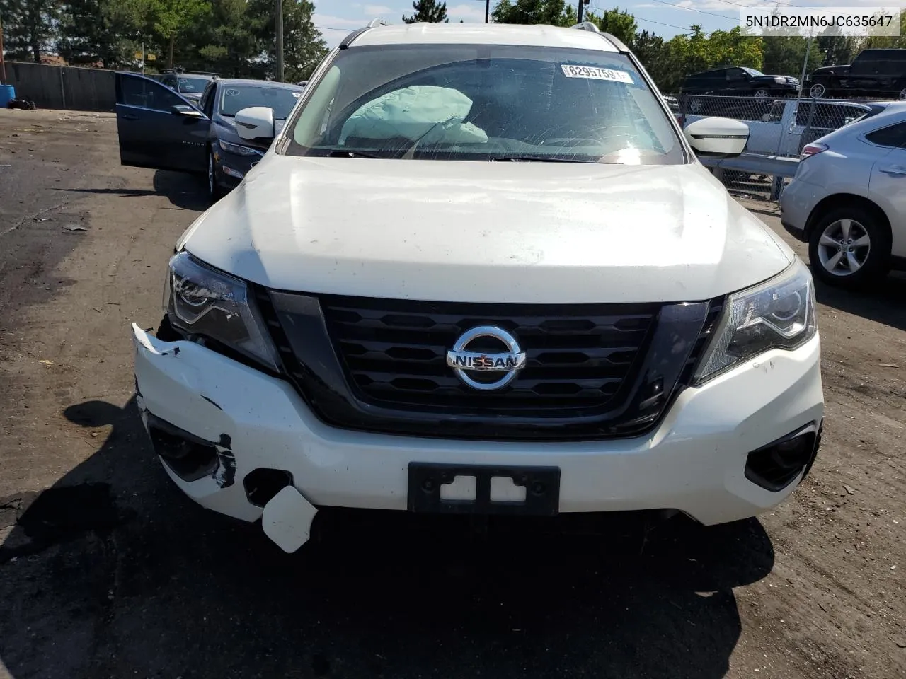 5N1DR2MN6JC635647 2018 Nissan Pathfinder S