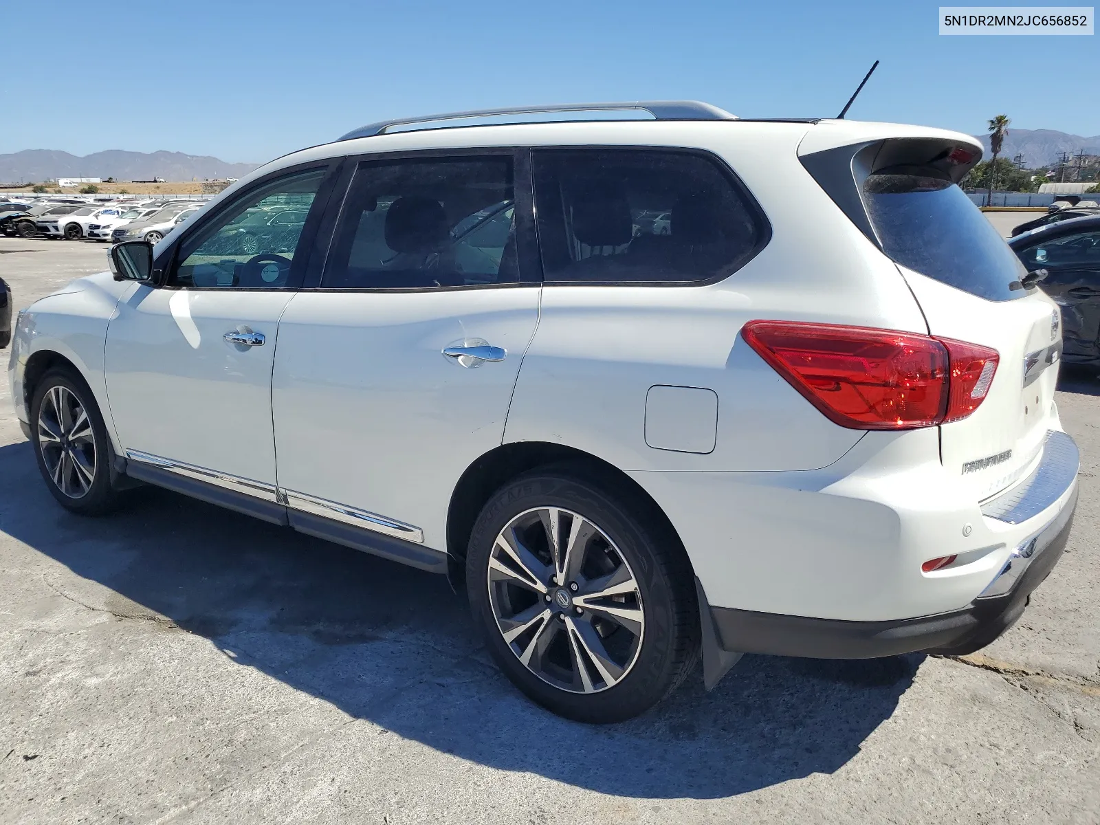 2018 Nissan Pathfinder S VIN: 5N1DR2MN2JC656852 Lot: 68344424