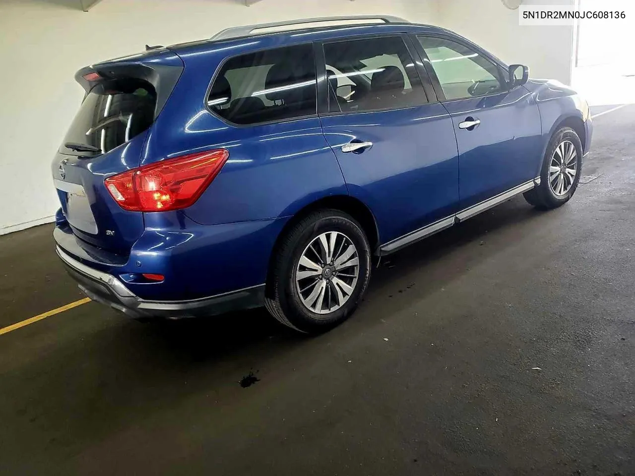 2018 Nissan Pathfinder S VIN: 5N1DR2MN0JC608136 Lot: 79978374