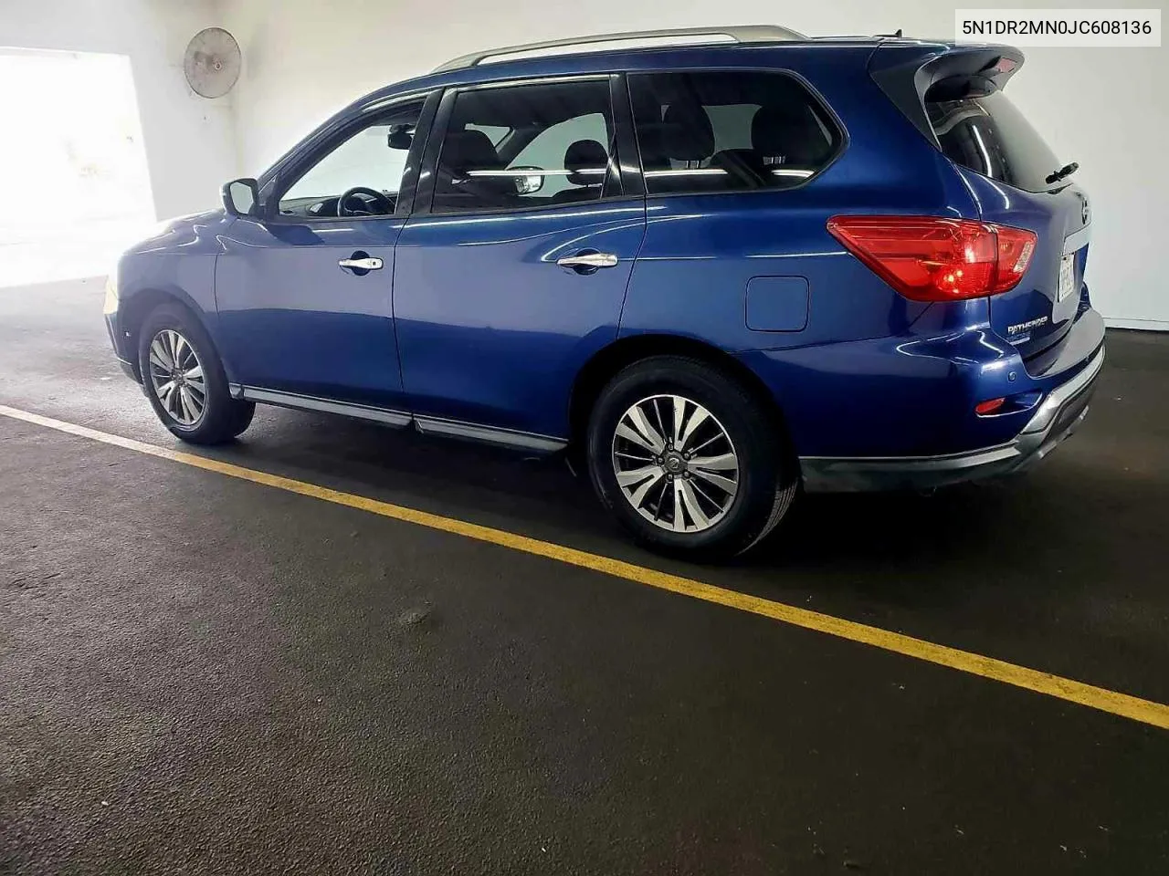 2018 Nissan Pathfinder S VIN: 5N1DR2MN0JC608136 Lot: 79978374