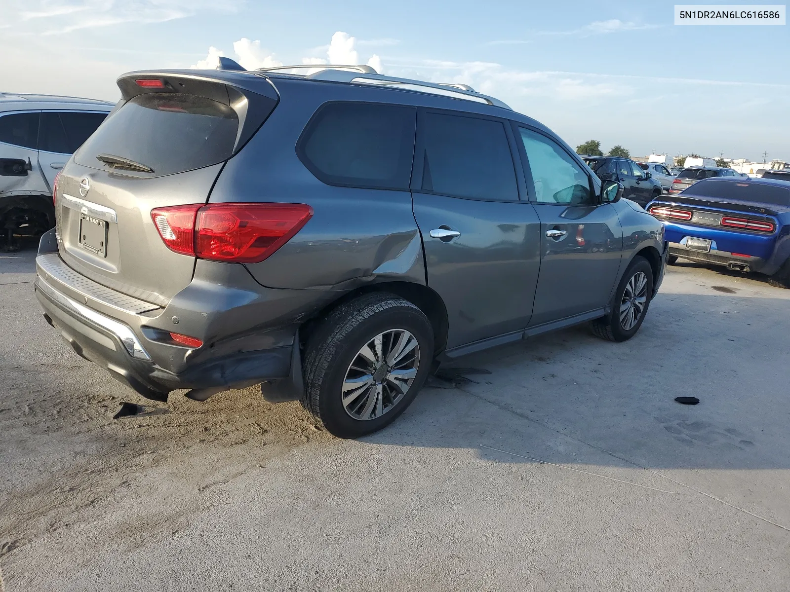 5N1DR2AN6LC616586 2020 Nissan Pathfinder S