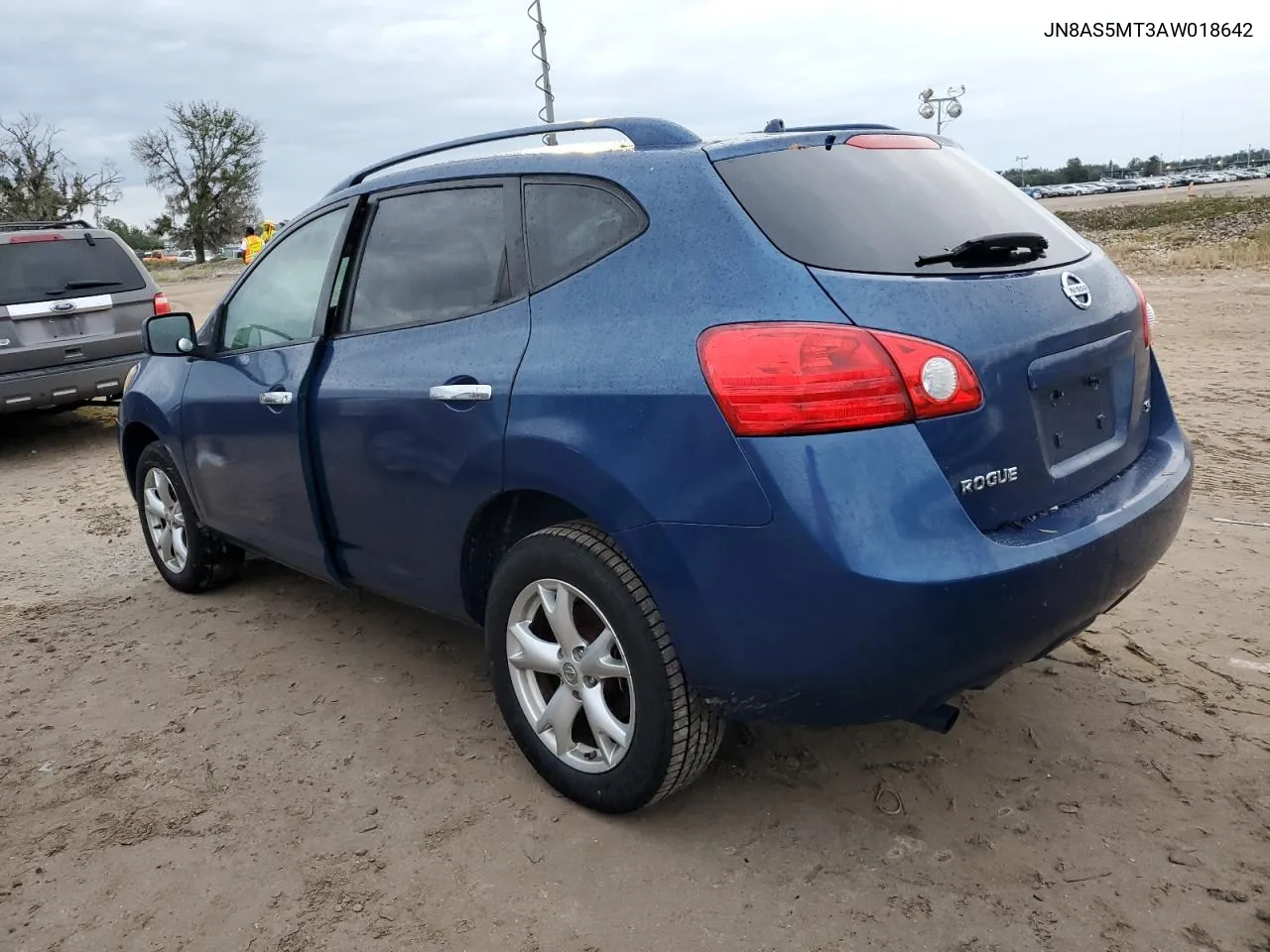 2010 Nissan Rogue S VIN: JN8AS5MT3AW018642 Lot: 74927564